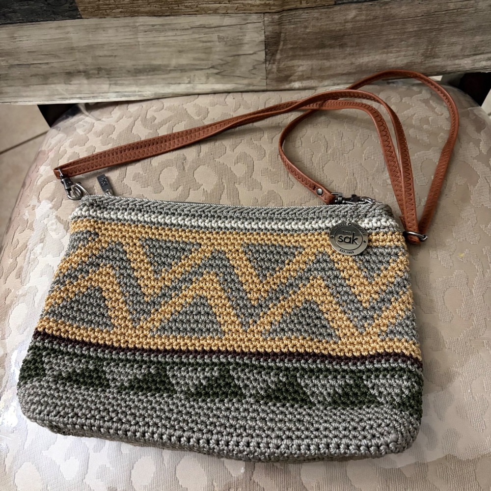 The Sak Crochet Crossbody Bag Grey Gold Chevron Geometric Small Purse